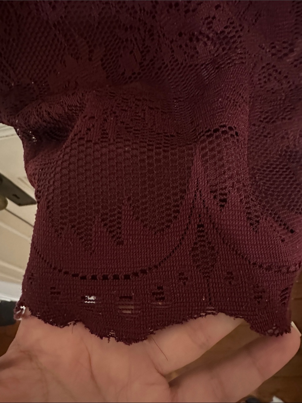 Lace Scoop Neck Cap Sleeve Burgundy Red Scalloped Hem Crop Top - Picture 6 of 13